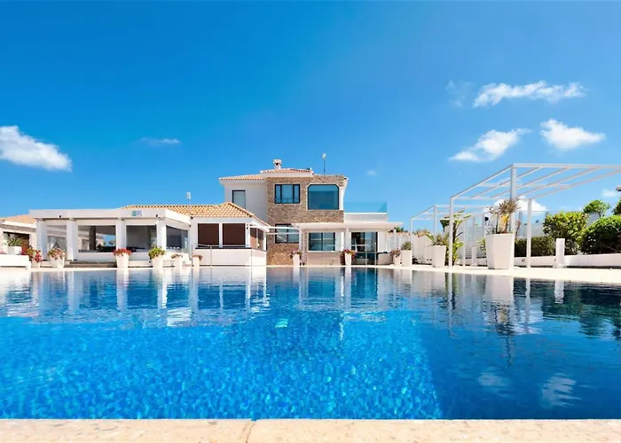 Cape Serenity Mansion アヤナパ